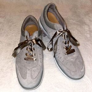 Ugg Victoria Gray Suede Casual Sneakers